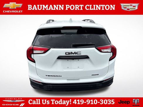 Used 2022 GMC Terrain SLE w/ Driver Convenience Package AWD/4WD image 4