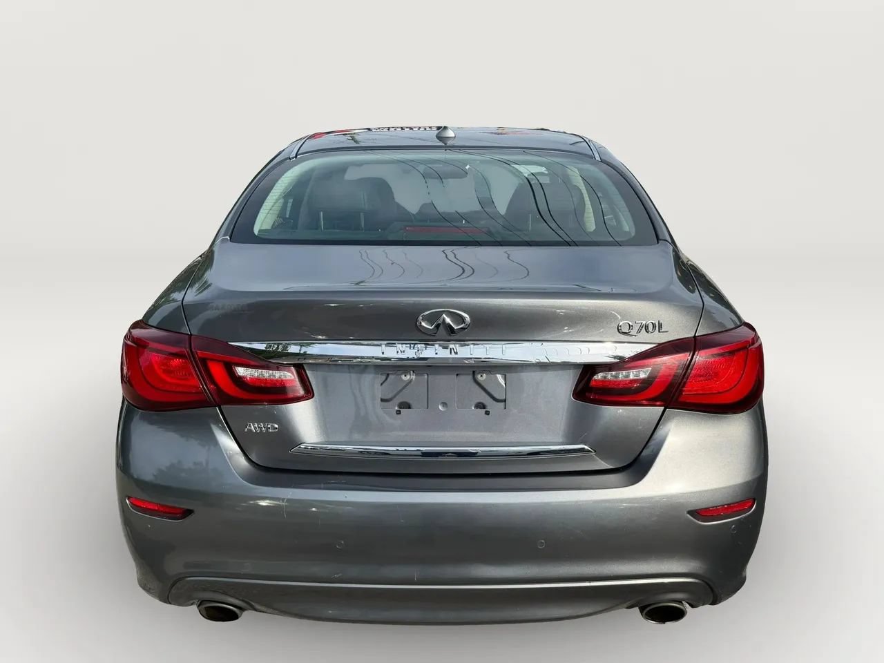 Used 2017 INFINITI Q70 L 3.7 AWD/4WD image 4