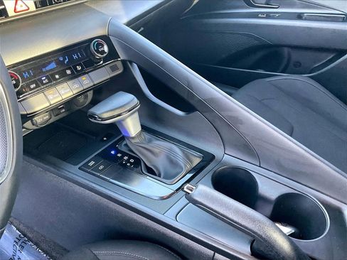 Used 2025 Hyundai Elantra Sport image 19