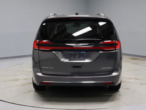 Used 2023 Chrysler Pacifica Limited FWD image 11
