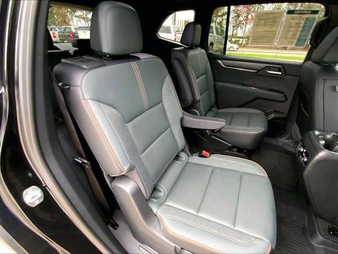 Used 2025 GMC Acadia AT4 w/ Super Cruise Package image 19