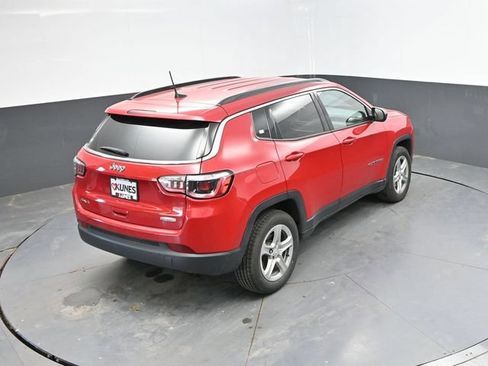 Used 2024 Jeep Compass Latitude AWD/4WD image 30