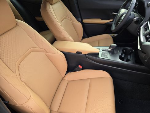 New 2025 Lexus UX 300h FWD image 9