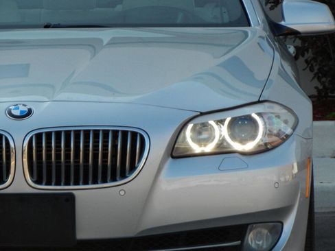 Used 2012 BMW 550i xDrive Sedan image 9