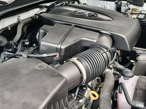 Used 2022 Toyota Tacoma SR5 w/ Technology Package RWD image 16