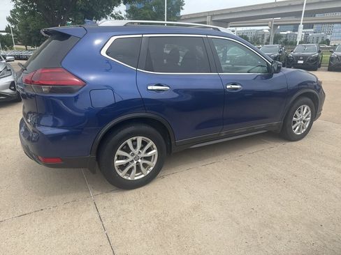 Used 2018 Nissan Rogue SV FWD image 3