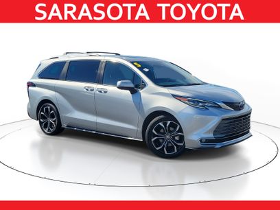 Used 2025 Toyota Sienna Platinum