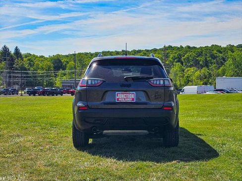Certified 2022 Jeep Cherokee Latitude w/ Sun & Sound Group AWD/4WD image 4