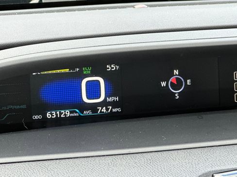 Used 2017 Toyota Prius Prime Premium image 24