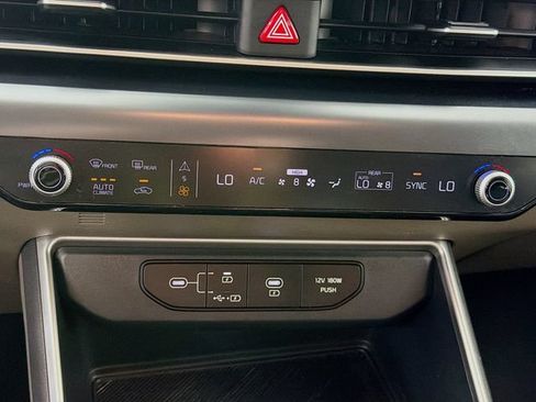 Used 2025 Kia Carnival FWD image 19