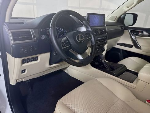 Used 2023 Lexus GX 460 Premium w/ Premium Package image 9
