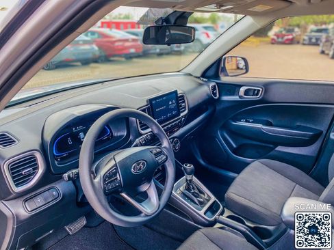 Used 2025 Hyundai Venue SE FWD image 26