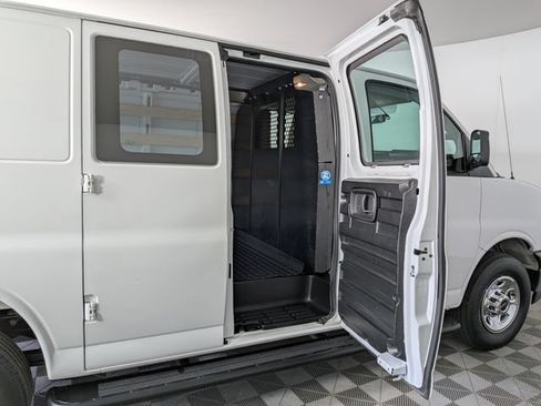 Used 2025 GMC Savana 2500 w/ Driver Convenience Package RWD image 20