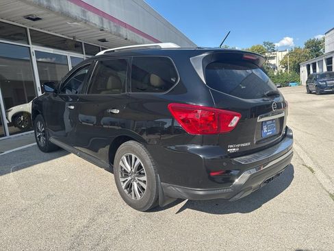 Used 2017 Nissan Pathfinder SL w/ SL Tech Package FWD image 4