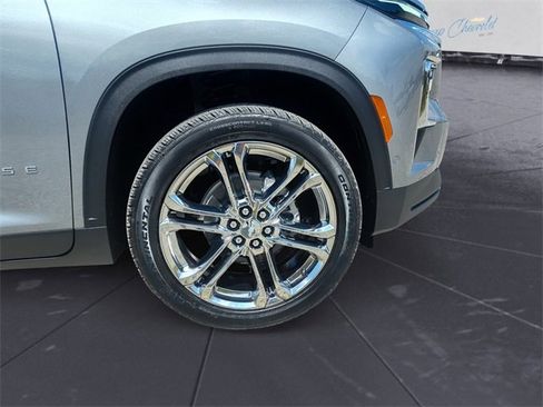 New 2025 Chevrolet Traverse LT w/ Enhanced Driving Package image 9