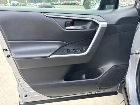 Used 2022 Toyota RAV4 XLE image 14