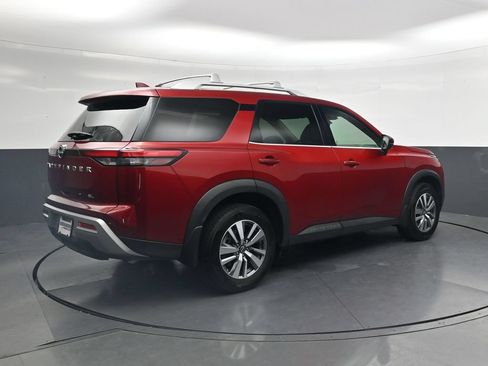 Used 2023 Nissan Pathfinder SL FWD image 5
