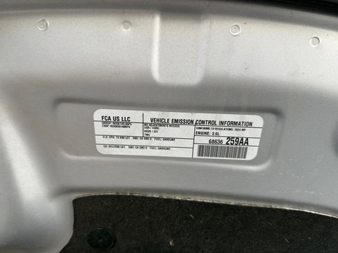 Used 2024 Chrysler Pacifica Touring-L FWD image 14