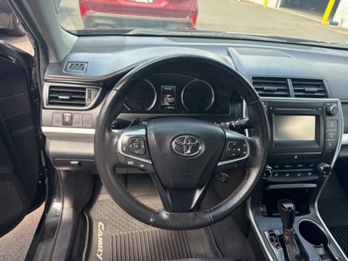 Used 2017 Toyota Camry SE FWD image 2