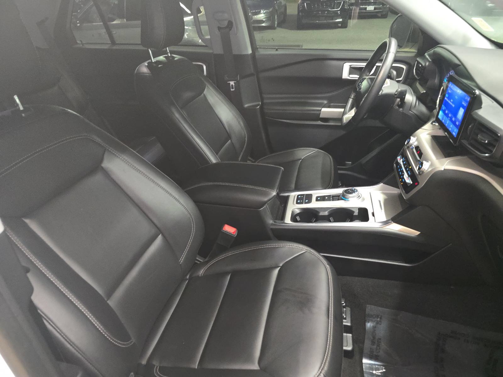 Used 2023 Ford Explorer XLT w/ Equipment Group 202A RWD image 10