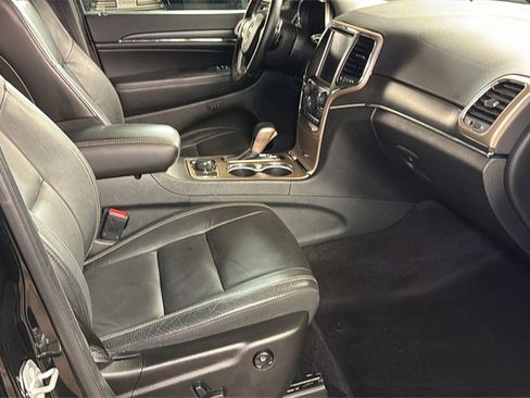 Used 2017 Jeep Grand Cherokee Limited image 10