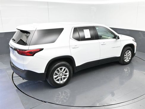 Used 2022 Chevrolet Traverse LS FWD image 25