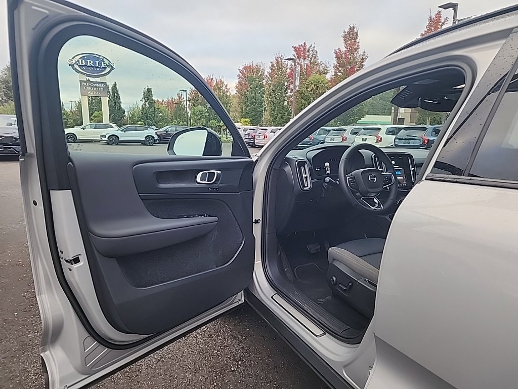 Certified 2023 Volvo XC40 Recharge Plus AWD/4WD image 9
