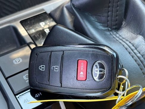 Used 2025 Toyota Tacoma SR5 AWD/4WD image 14