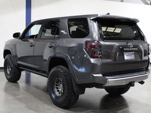 Used 2020 Toyota 4Runner TRD Off-Road Premium w/ Moonroof Package AWD/4WD image 17