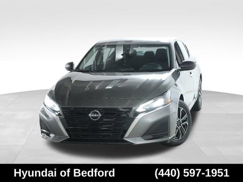 Used 2024 Nissan Altima 2.5 S FWD image 2