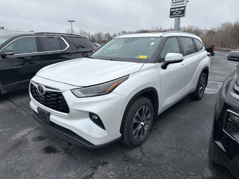 Used 2024 Toyota Highlander XLE image 5