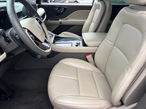 Used 2023 Lincoln Aviator 2WD image 12