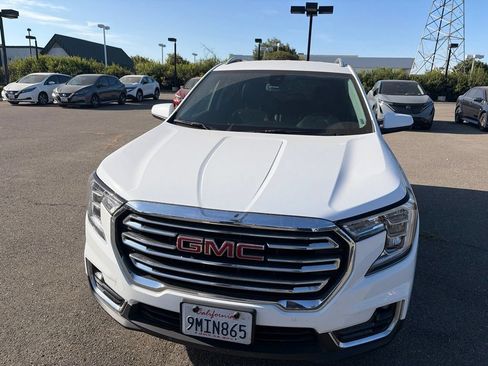 Used 2024 GMC Terrain SLT AWD/4WD image 2