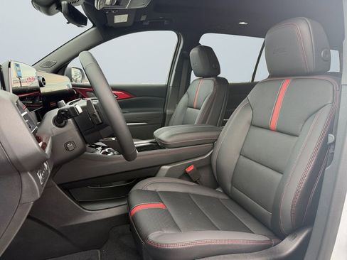 New 2026 Chevrolet Traverse RS image 9