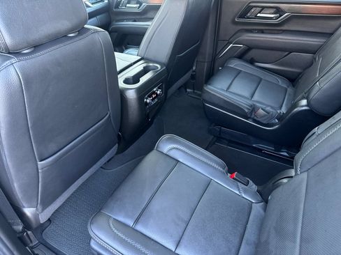 Used 2025 GMC Yukon XL Denali AWD/4WD image 13