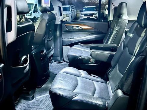 Used 2016 Cadillac Escalade ESV Luxury image 20