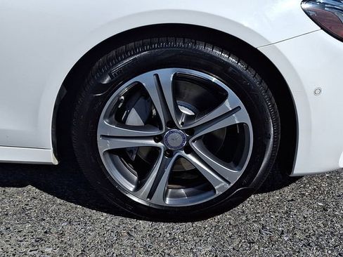 Used 2017 Mercedes-Benz E 300 4MATIC image 8