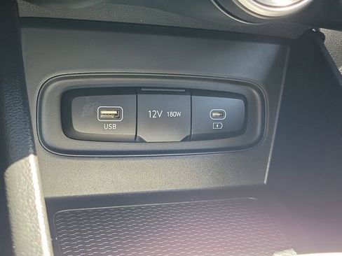 Used 2023 Hyundai Venue SEL FWD image 13