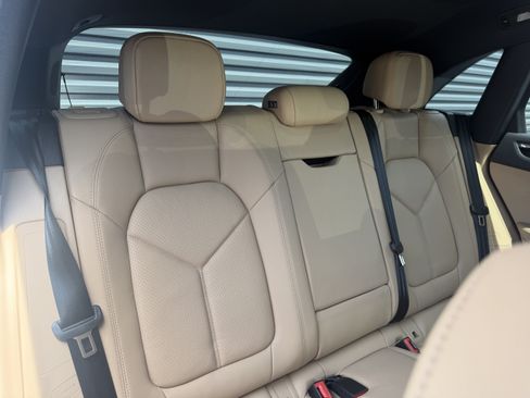 Certified 2024 Porsche Macan AWD/4WD image 20