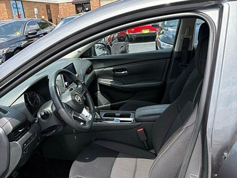 Used 2025 Nissan Sentra SV FWD image 11