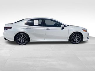 Used 2021 Toyota Camry XLE video 2