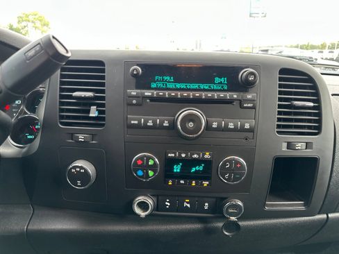 Used 2012 Chevrolet Silverado 2500 LT w/ Interior Plus Package AWD/4WD image 12