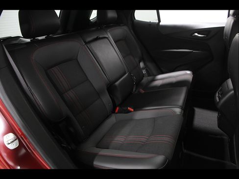Certified 2022 Chevrolet Equinox RS w/ Infotainment Package FWD image 18