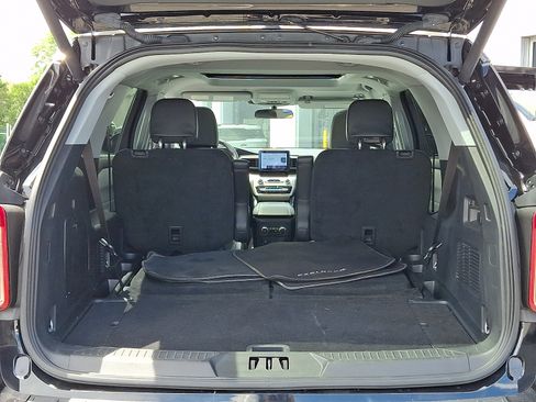 Used 2023 Ford Explorer XLT w/ Equipment Group 202A AWD/4WD image 28
