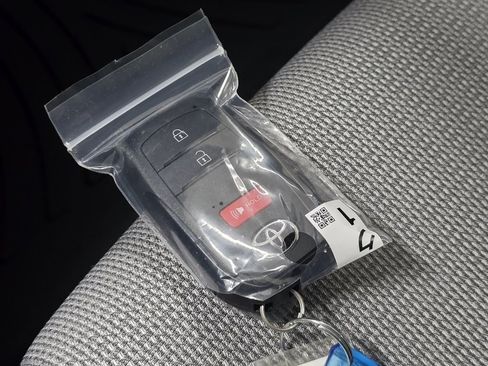 New 2026 Toyota Prius LE image 33