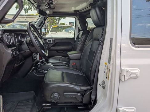 Used 2018 Jeep Wrangler Unlimited Sahara w/ Dual Top Group AWD/4WD image 9