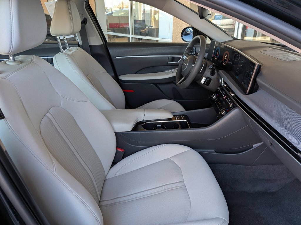 Used 2025 Hyundai Sonata SEL FWD image 27