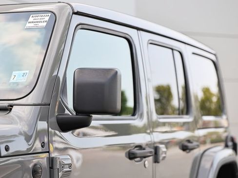 Used 2022 Jeep Wrangler Unlimited Sahara AWD/4WD image 4