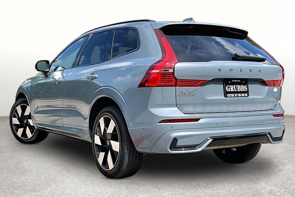 Used 2024 Volvo XC60 T8 Plus w/ Protection Package Premier AWD/4WD image 16