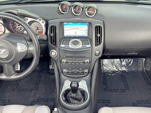 Used 2010 Nissan 370Z Touring w/ Sport Pkg image 22